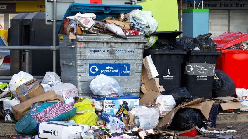 DLH Ternate Bakal Tindak Tegas Pelaku yang Buang Sampah Sembarangan
